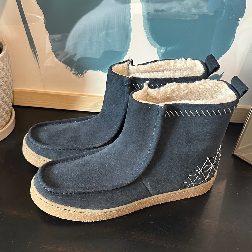 Clark’s Barleigh Pull Boots Blue Suede NWOT